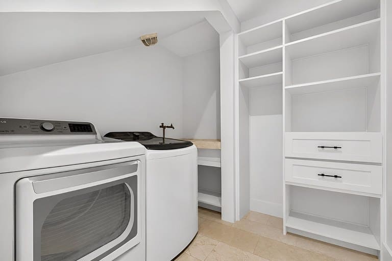 16 Calle La Ronda — Renovated 3BR Home Steps from Playa Danta