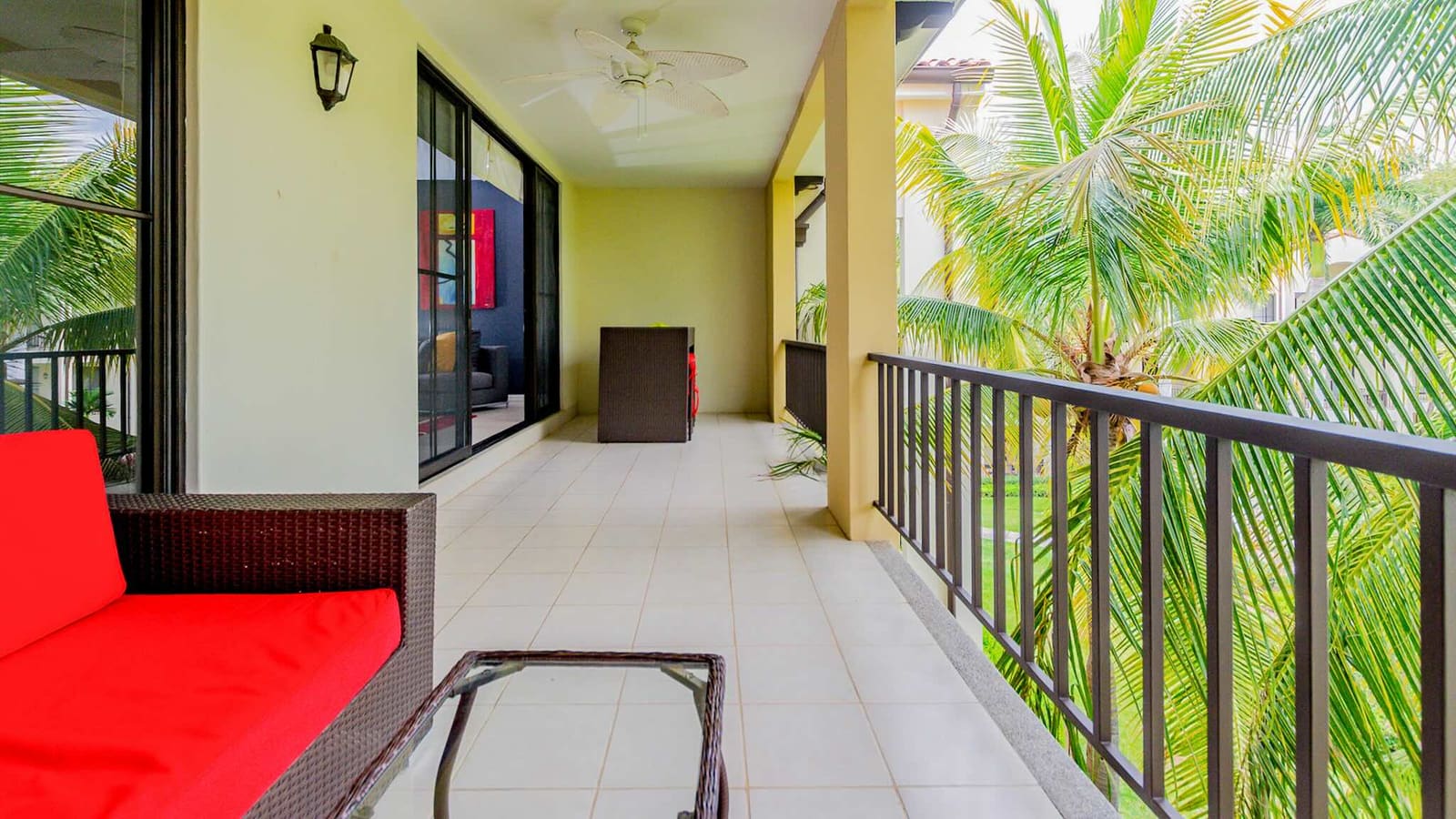Condo in Pacífico — Third-Floor Ocean-Club Living
