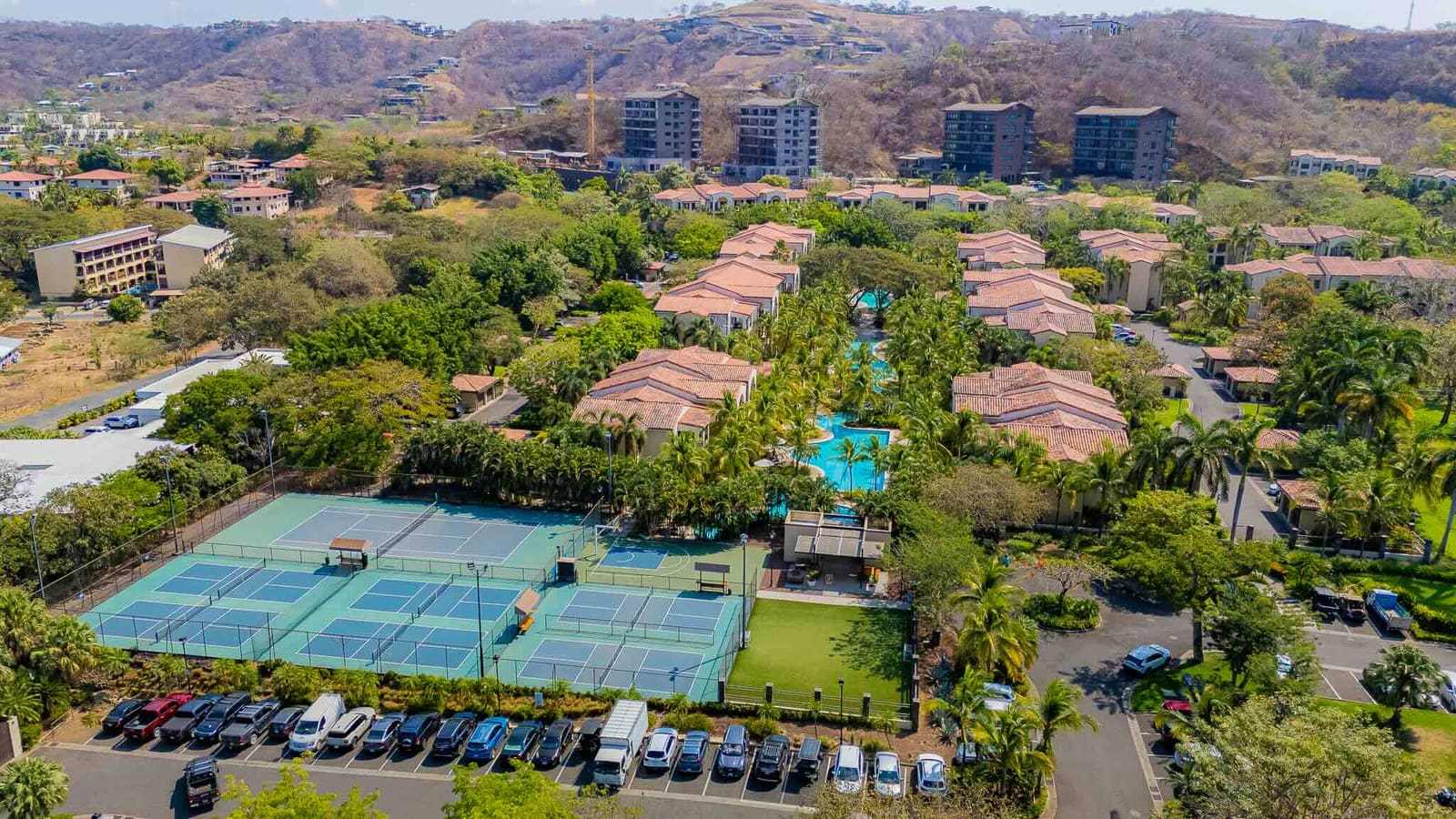 Condo in Pacífico — Third-Floor Ocean-Club Living