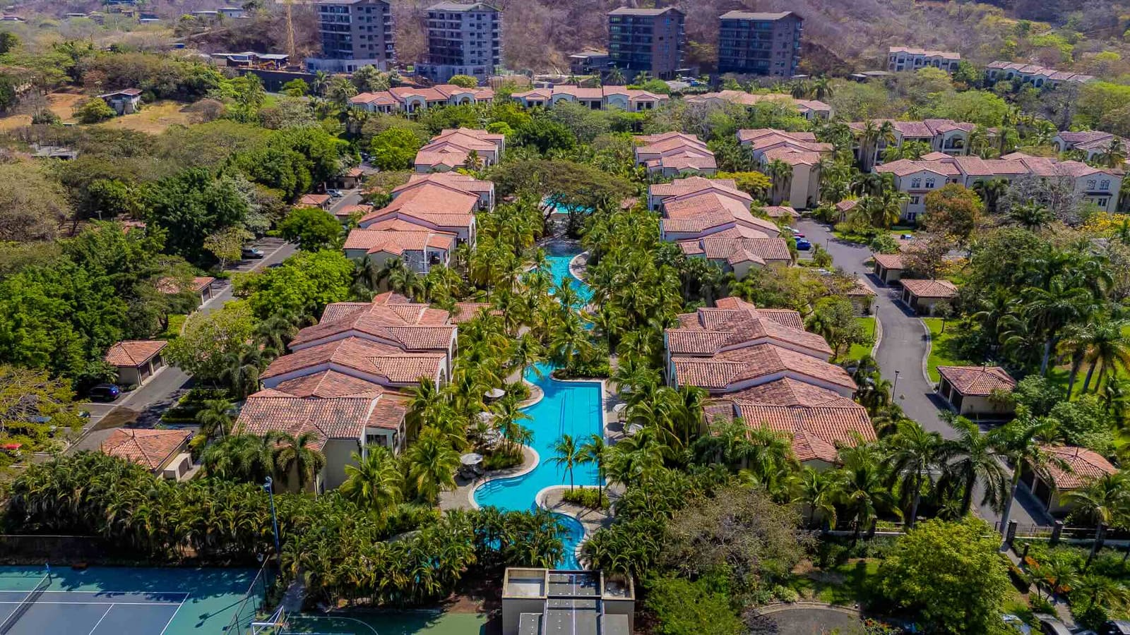 Condo in Pacífico — Third-Floor Ocean-Club Living