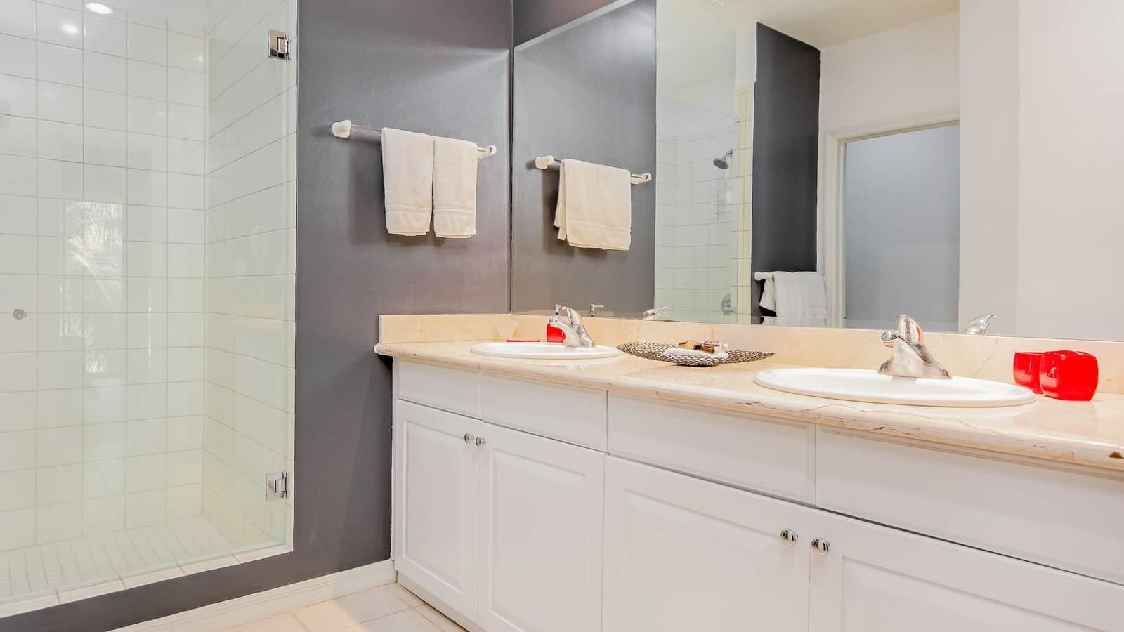 Condo in Pacífico — Third-Floor Ocean-Club Living