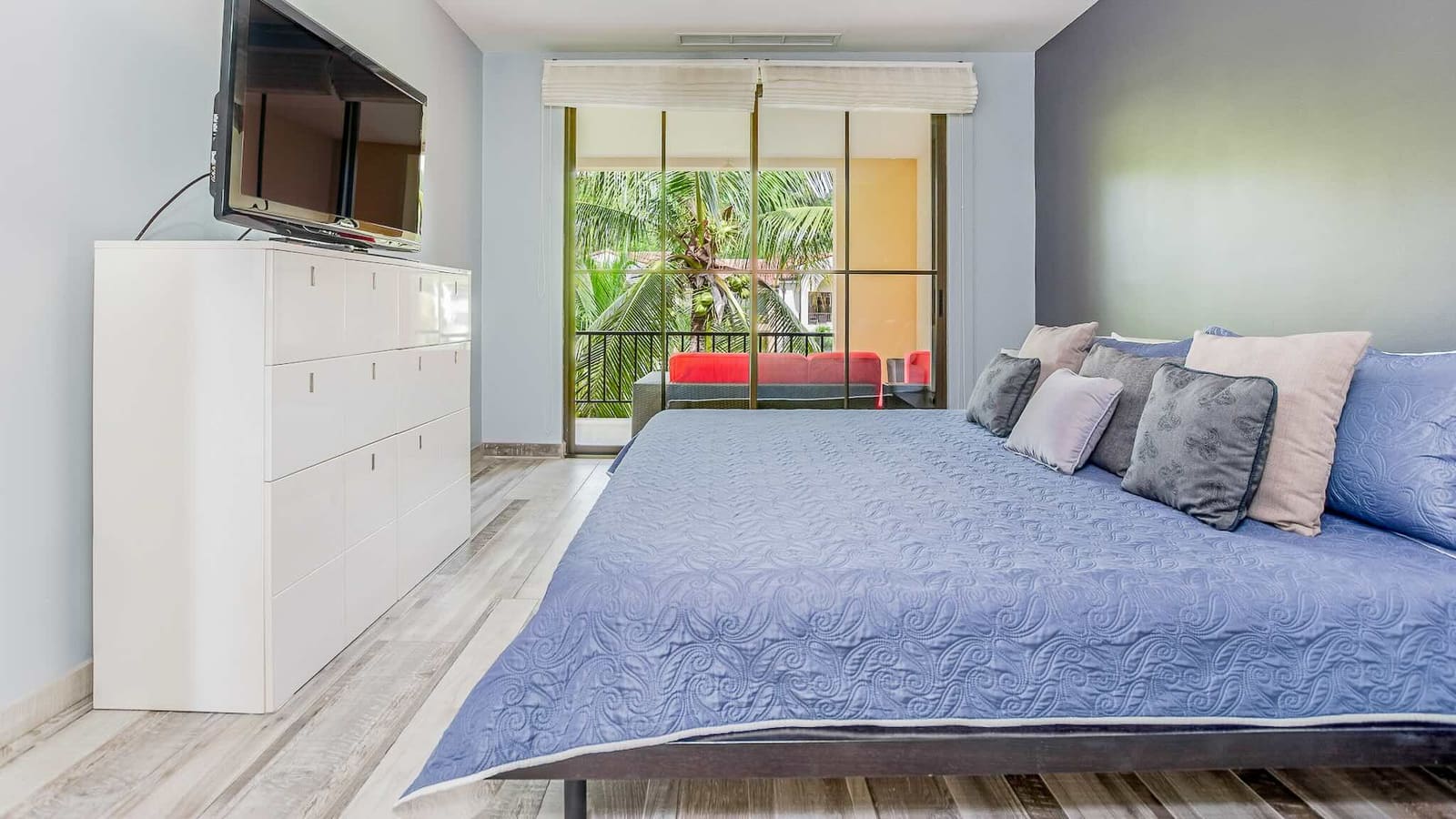 Condo in Pacífico — Third-Floor Ocean-Club Living