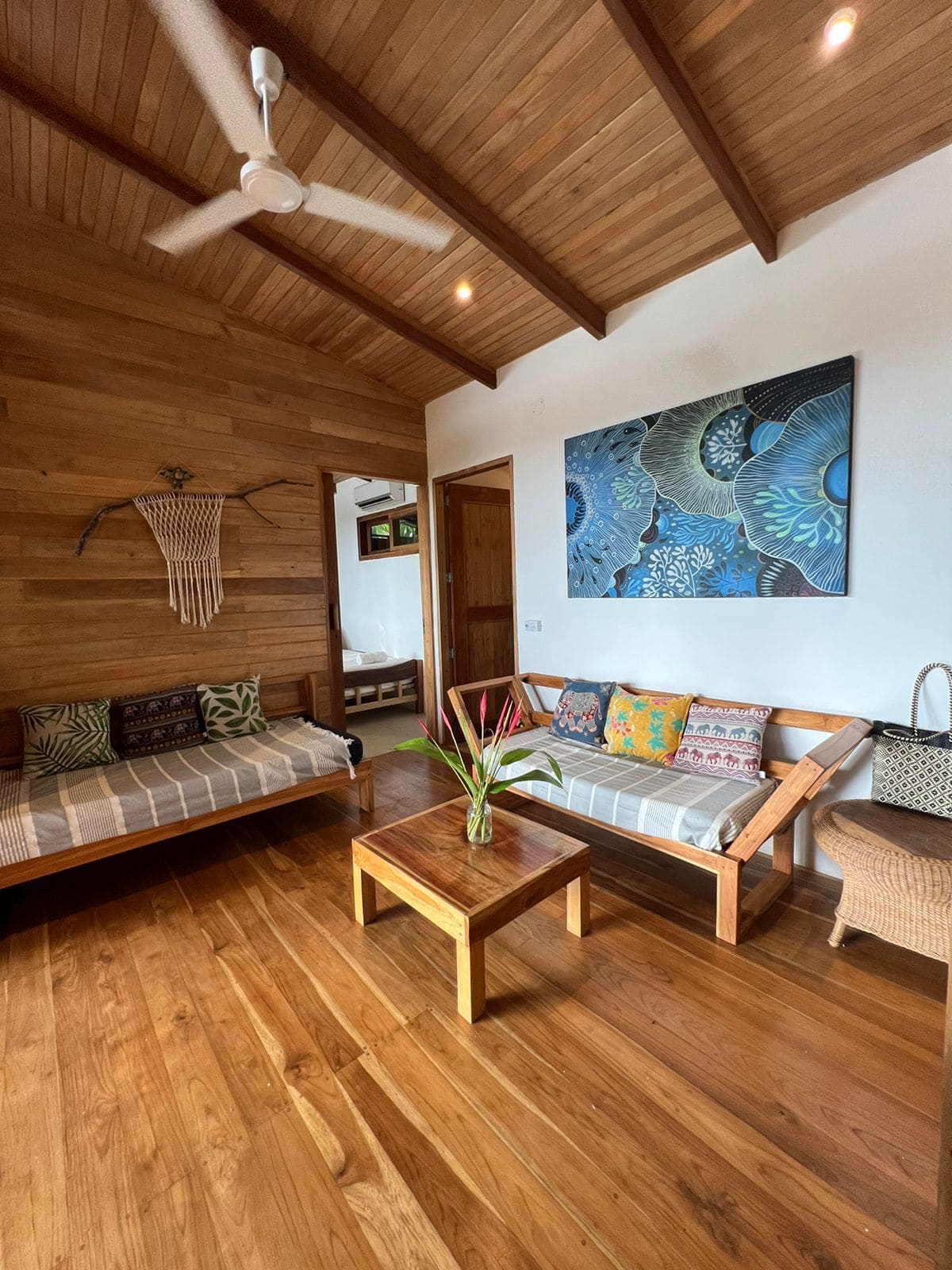 Oceanview Home & Guest Apartment, 350m to the Beach