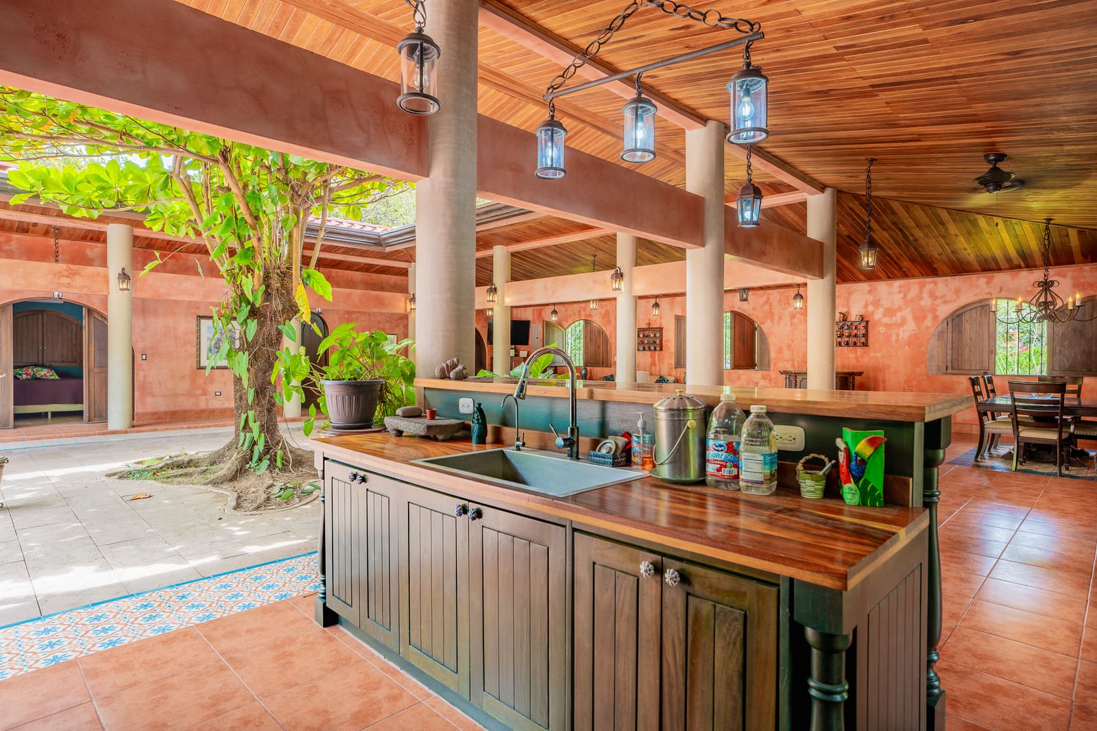 The Tree House — Unique Home near Sardinal