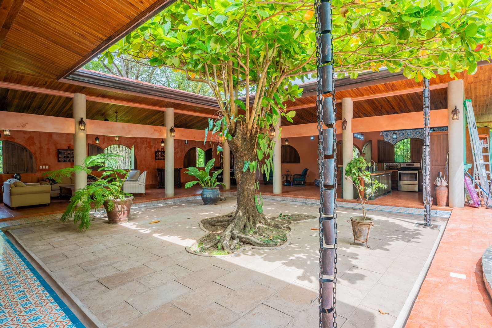 The Tree House — Unique Home near Sardinal